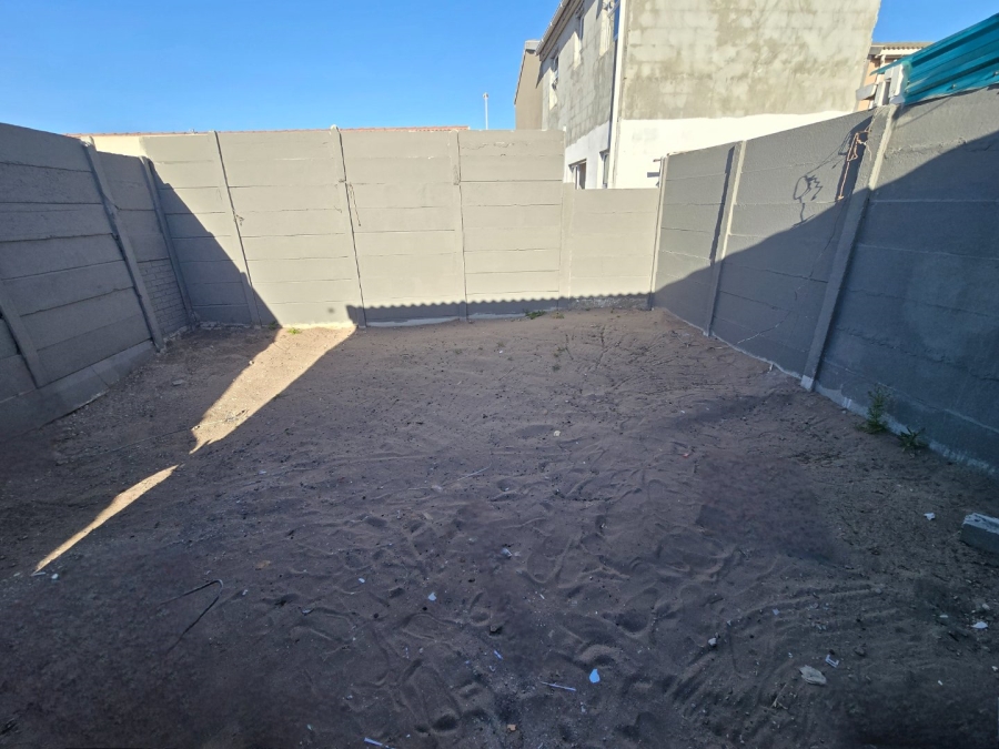 2 Bedroom Property for Sale in Pelican Park Western Cape